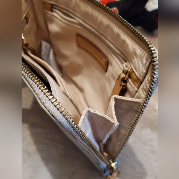 Clutch - Picture 5 of 8